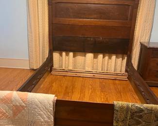 Full size antique bed
