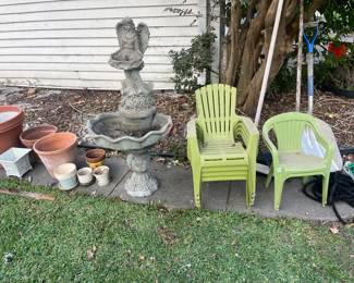 Fountain, children’s chairs