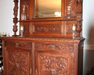 Gorgeous 19th century Oak Hunt Cabinet (2 piece)