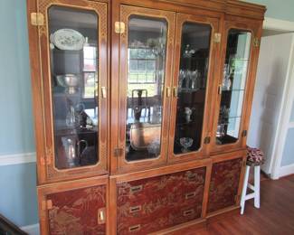 Nice 2 piece china cabinet