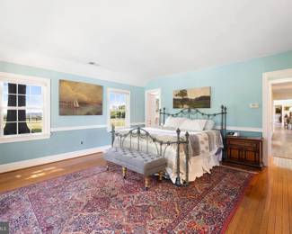 Large rug, king bed / bedroom suite *art shown is not available.