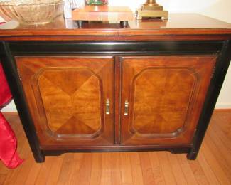 super nice bar table with fold out top