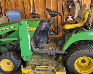 John Deere 210 tractor / low hours