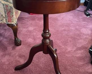 Antique Tilt Top Pedestal Table