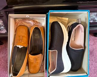 Womens shoes size 7.5 US