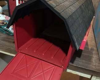 Barn-shaped US Mailbox