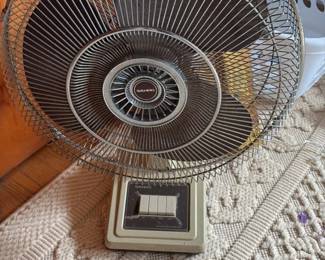 Vintage SAMDO Oscillating Desk Fan