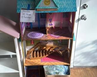 Disney Frozen Dollhouse with Furniture