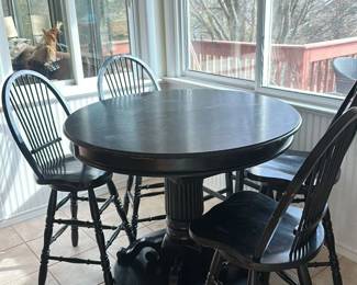 Round Pedestal Dining Table with Spindle Back Chairs