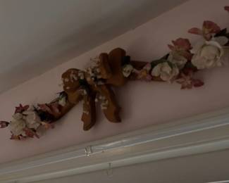 Vintage Floral Bow Swag Wall Decor