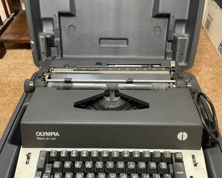 Olympia typewriter vtg