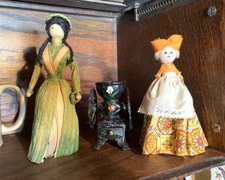 Vtg dolls, corn husk & cast iron grinder