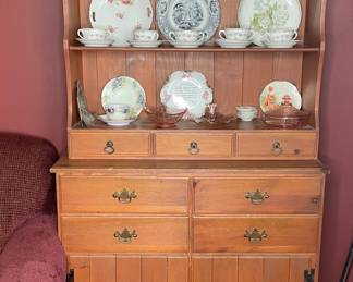 Vtg. pine hutch