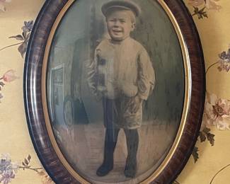 Convex bubble glass frame w antique photo