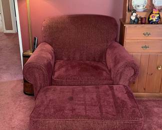 Se of (2) oversized arm chairs with ottomans