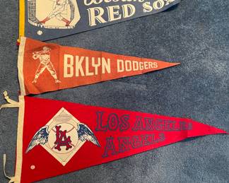 Vintage pennant collection: MLB