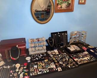 Vintage costume & fine jewelry 