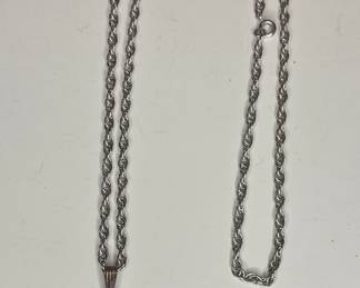 999 Fine Silver The Hamilton Mint Spirit and Joy of Christmas Silver pendant by Alfred Brunettin