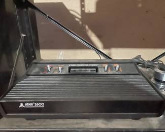 Atari 2600 video game console Vtg