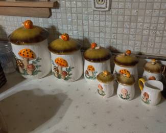 1973 Merry Mushroom canister set