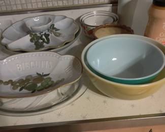 vintage serving bowls and pyrex