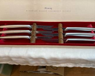 2 sets of 6 Miming steak knives 