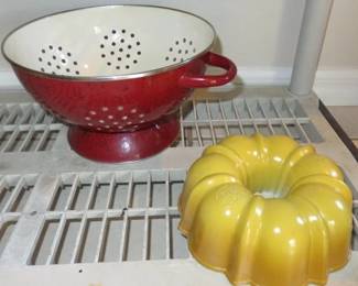 Paula Deen Red "Hey Y'All" Colander, Bunt Cake Pan