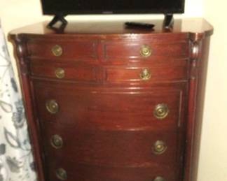 Antique Mahogany Chest of Drawers