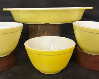 Pyrex 401 Small Mixing Bowls and Split Casserole Dish