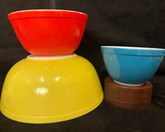 Pyrex Primary Colors Mixing Bowls