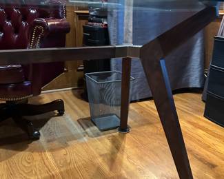 Details on glass desk