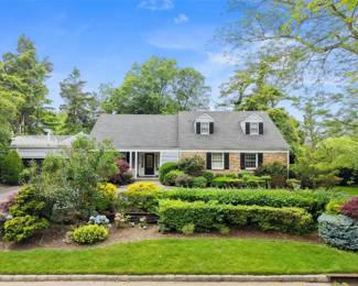 QUALITY WOODMERE TAG SALE HOME