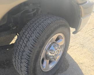 2009 Dodge truck 5.3 Hemi 164,000 miles