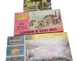 We have train miniatures 