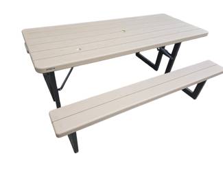 Picnic table