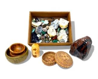 22 TrayofRocksMineralsCrystalswBowlsBasketsMixedLot