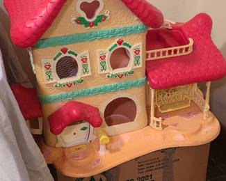 Strawberry Shortcake play house. Has accessories and dolls that match. 