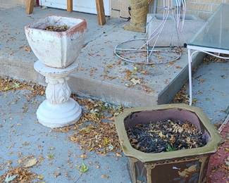Pots and yard decorations. 