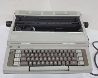 	Smith Corona Memory Correct II Typewriter