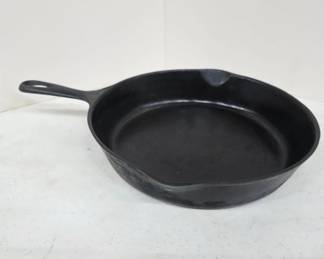	Vintage Wagner Cast Iron Skillet No. 8