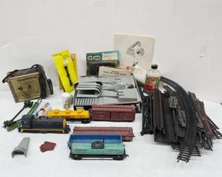 Vintage HO Model Train Accessories