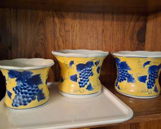 Set of 3 ceramic planters/pots