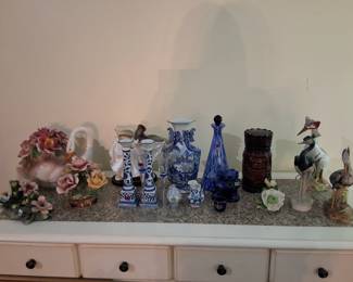 Various porcelain pieces