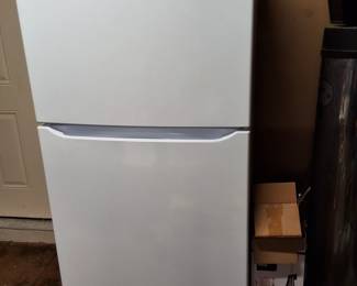 Standard size refrigerator
