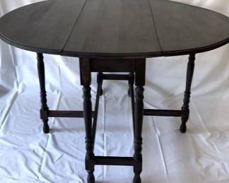 VINTAGE GATELEG TABLE WITH BOBBINTURNED LEGS