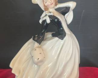 Royal Dalton Porcelain Figurine Autumn Breezes