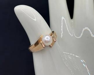14K Yellow Gold Pearl Ladies Ring , Size 7.5 , 3.26g