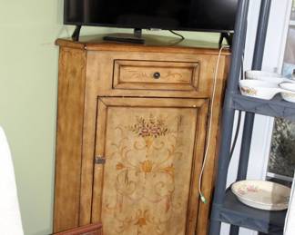 Corner Cabinet Samsung TV

