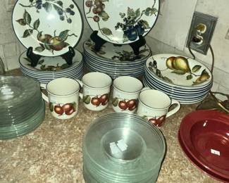 DINNERWARE SET 