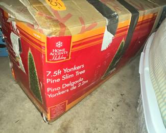 CHRISTMAS TREE IN BOX